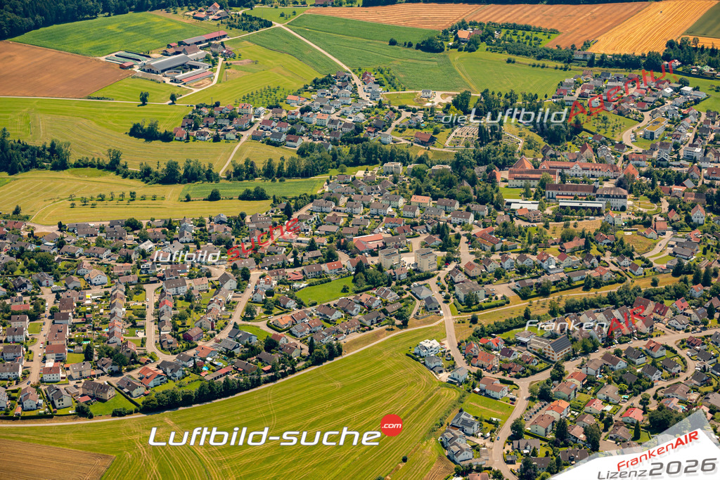 Das Luftbild zeigt :  Baindt - Die Luftaufnahme wurde 2024 vom UL-Flugzeug aus erstellt ( keine Drohne ) - Hochauflösende Luftaufnahme - Für grossformatige Ausdrucke geeignet. Die Geschenkidee !Mit Lizenz und Bildrechte bestellbar