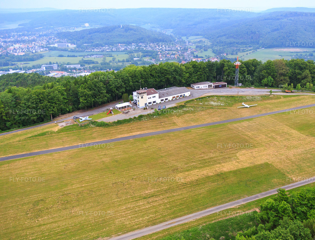 Luftbild: Flugplatz Bad Pyrmont (EDVW) im Ortsteil Kleinenberg in Bad Pyrmont im Bundesland Niedersachsen in Deutschland. Foto: IMG_079670.jpg vom 25.05.2015 durch Werner Riehm/FLY-FOTO.deLuftsportgemeinschaft Bad Pyrmont - Lügde
