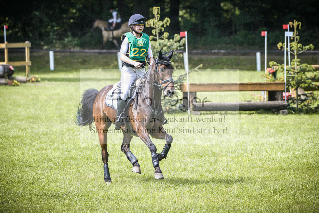 DOS_8894 | Entdecke hochwertige Reitturnierfotos von Foto Oger. Professionell, emotional und authentisch – jetzt Lieblingsmomente im Shop bestellen.Deutschlandweite Turnierfotografie. - Realisiert mit Pictrs.com