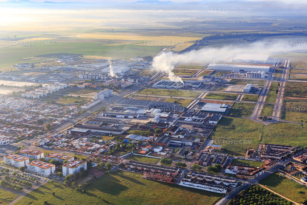 Aerial view: Partially developed industrial area southwest with Polígono Aceitunero in Dos Hermanas in the state Seville, Spain.Photo: IMG_145700.jpg taken on 04/22/2025 by Werner Riehm/FLY-FOTO.comResolution of the original: 5242 x 3495 px