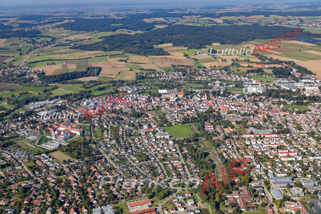 Aktuelles Luftbild von  Aichach Kauf mit Lizenz / Bildrechten möglich- Die Luftaufnahme wurde 2021 mittels UL-Flugzeug erstellt ( keine Drohne ) - hochauflösende Kamera-Systeme von  Canon -Beste Qualität - Für grossformatige Ausdrucke geeignet. Die Geschenkidee !