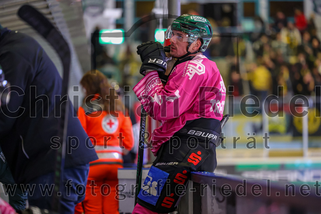 2025-10-28_101_TSV_Erding_gegen_Toelzer_Loewen | Erding, Deutschland, 28.10.2025:Eishockey, Oberliga Süd 2025 / 2026, 13. Spieltag, TSV Erding gegen Tölzer Löwen, Endergebnis: 2:5Louis Trattner (Erding Gladiators, #7)Foto: Christian Riedel / fotografie-riedel.net