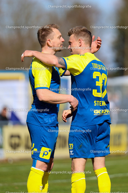Fußball I Herren I Saison 2025-2026 I SHFV-Lotto-Pokal I Halbfinale I SV Todesfelde - VfB Lübeck 090 | v.l. Christian Rave (13, SV Todesfelde), Janek Sternberg (37, SV Todesfelde) - Realisiert mit Pictrs.com