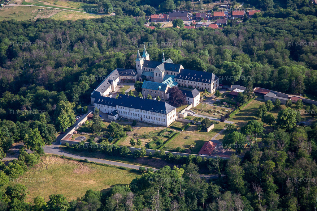 Luftbild: Kloster Huysburg im Ortsteil Röderhof in Huy im Bundesland Sachsen-Anhalt in Deutschland. Foto: IMG_136344.jpg vom 15.06.2023 durch Werner Riehm/FLY-FOTO.de| Benediktinerkloster Huysburg