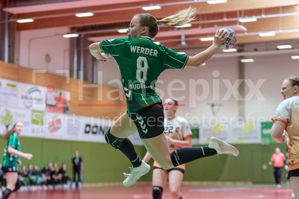 Handball, 2. Bundesliga Frauen, SV Werder Bremen - VfL Waiblingen | Tessa Budelmann (SV Werder Bremen, 8) beim Wurf, am Ball, Spielszene, Aktion, Action