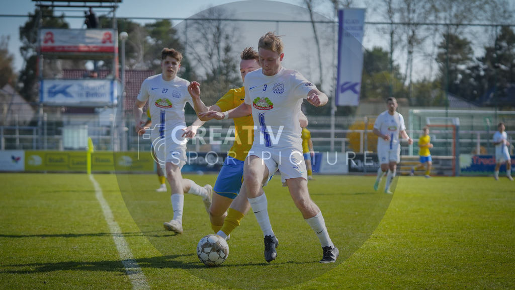 Fußball, Herren, Saison 2025/2026, Regionalliga Nordost, 29. Spieltag, FSV 63 Luckenwalde vs. FC Eilenburg, Samstag 11.04.2026, Werner-Seelenbinder-Stadion Luckenwalde, | Fußball, Herren, Saison 2025/2026, Regionalliga Nordost, 29. Spieltag, FSV 63 Luckenwalde vs. FC Eilenburg, Samstag 11.04.2026, Werner-Seelenbinder-Stadion Luckenwalde, Im Bild: Remo Merke (l. Luckenwalde) und Lukas Griebsch (r. Eilenburg) - Realisiert mit Pictrs.com