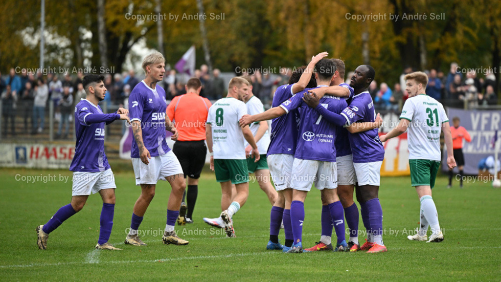 VfR Neumünster vs PSV Neumünster | Jubel beim VfR über das 1-1 durch Visar Mehmeti (VfR #7) - Fußball-Oberliga Männer 2024/2025 / VfR Neumünster vs PSV Neumünster / VfR-Stadion / Neumünster / 20.10.24 - Realisiert mit Pictrs.com