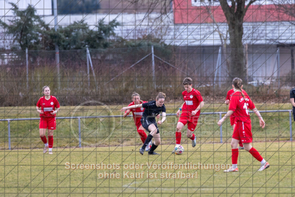 20250223_140835_0469 | #,1.FC Donzdorf (rot) vs. TSV Tettnang (schwarz), Fussball, Frauen-WFV-Pokal Achtelfinale, Saison 2024/2025, Rasenplatz Lautertal Stadion, Süßener Straße 16, 73072 Donzdorf, 23.02.2025 - 13:00 Uhr,Foto: PhotoPeet-Sportfotografie/Peter Harich