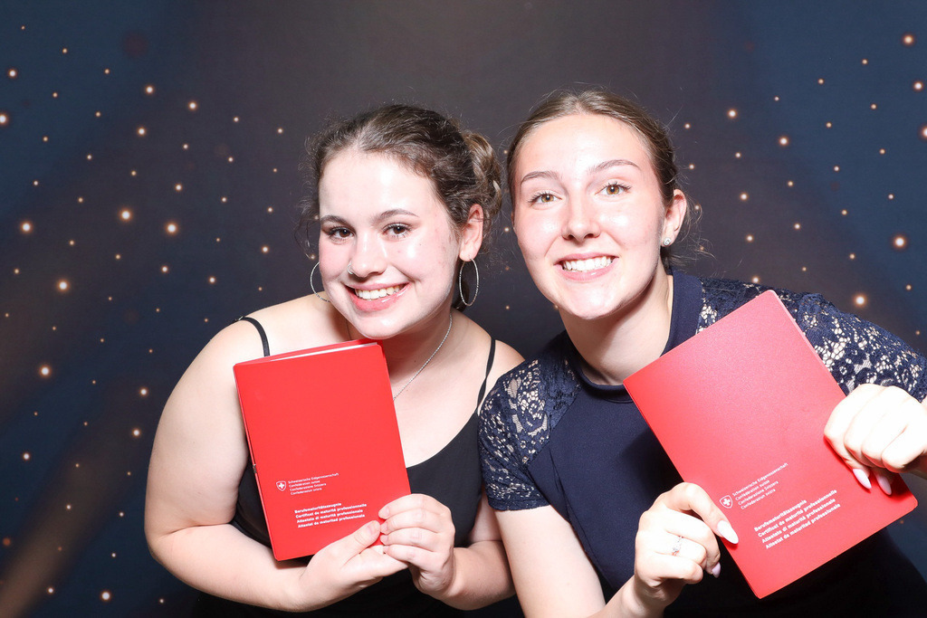 ZD260628112736-83 | Fotoshop von zweidimensional Fotografie. Ihr Fotograf im Aargau. Abzüge von Ihrem Fotobox Event bestellen.Abzüge von Ihrem Hochzeit bestellen.Abzüge von Ihrem Schulfotograf bestellen.