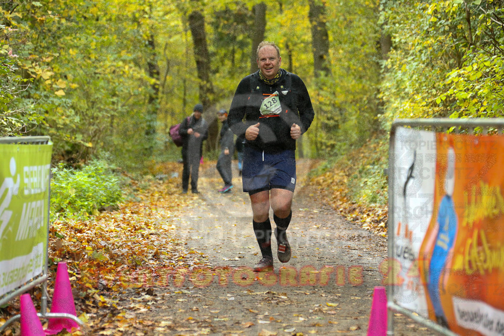 251026_1410_EX1_4142 | Sportfotografie im Rhein-Sieg Kreis, Köln, Bonn, NRW, Rheinland Pfalz, Hessen, etc. Unser Tätigkeitsfeld umfasst den Laufsport vom Volkslauf über den Marathon, Duathlon, Triathon bis zum Ultralauf wie Kölnpfad Ultra oder Schindertrail.