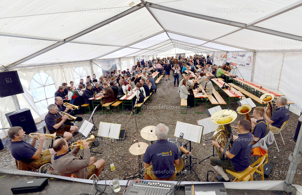 z-news-2022-Okt16-LJ_Erntedank_-ZELTFEST-WTV_4893 | Info aus dem Bezirk Reutte/Ausserfern Tirol sowie eine umfangreiche Bilddatenbank über die gesamte Region: Lechtal, Talkessel Reutte, Tannheimertal, Zwischentoren. Lech, Plansee, Zugspitze, Grenztunnel, B179, Fernpassstraße, Verkehr, Lawinen, Tradition, - Realisiert mit Pictrs.com