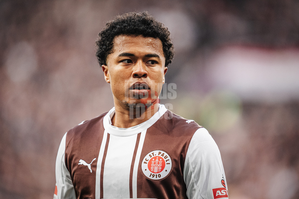 Fußball | Männer | Saison 2025/2026  | Fußball-Bundesliga | 29. Spieltag | FC St. Pauli vs. FC Bayern München | 11.04.2026 | Joel Chima Fujita (#16, FC St. Pauli)