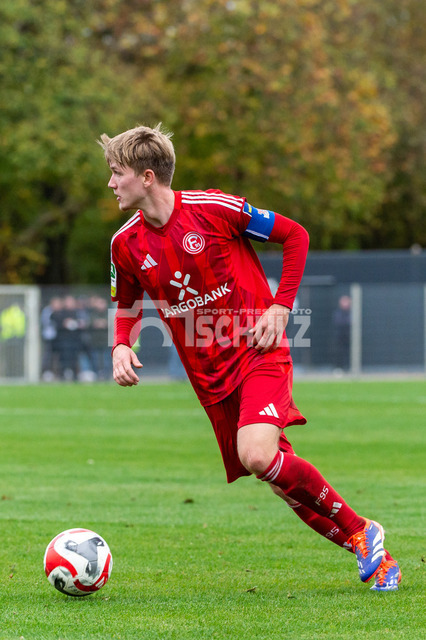 20241102_NSZ_5775 | Jan Boller (Fortuna Düsseldorf U23,No.05)DEU, Düsseldorf, 02.11.2024 Fußball, Regionalliga West, Saison 2024/2025, 14. Spieltag, Fortuna Düsseldorf U23 - SC Fortuna Köln - Realisiert mit Pictrs.com