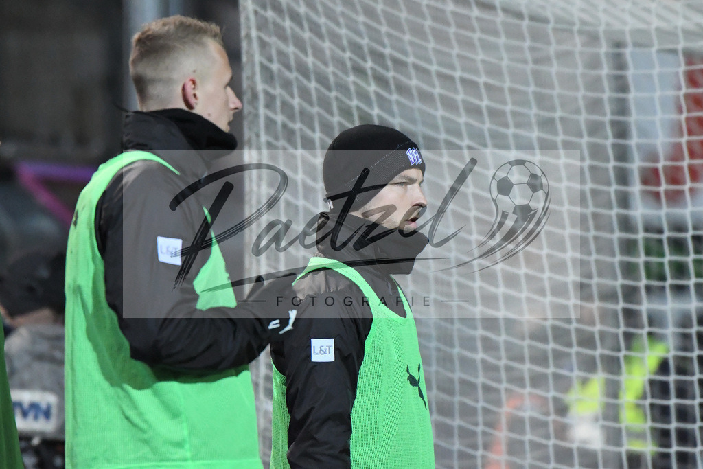 20200129_OSNSVS_0072JPG | Fußball, Herren: Kevin Wolze (VfL Osnabrück) schaut beim Spiel der 2. Bundesliga zwischen VfL Osnabrück vs. SV Sandhausen am 29.01.2020 im Stadion an der Bremer Brücke in Osnabrück, Deutschland.(Foto von Nico Paetzel) - Realisiert mit Pictrs.com