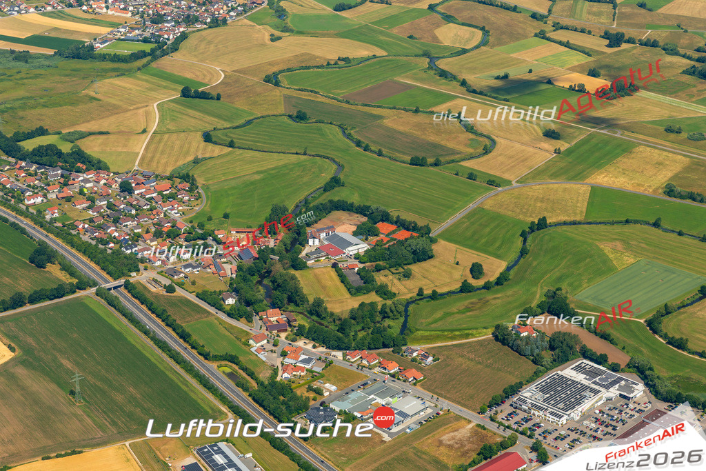 Das Luftbild zeigt : Altenmarkt Cham - Die Luftaufnahme wurde 2023 vom UL-Flugzeug aus erstellt ( keine Drohne ) - Hochauflösende Luftaufnahme - Für grossformatige Ausdrucke geeignet. Die Geschenkidee !Mit Lizenz und Bildrechte bestellbar