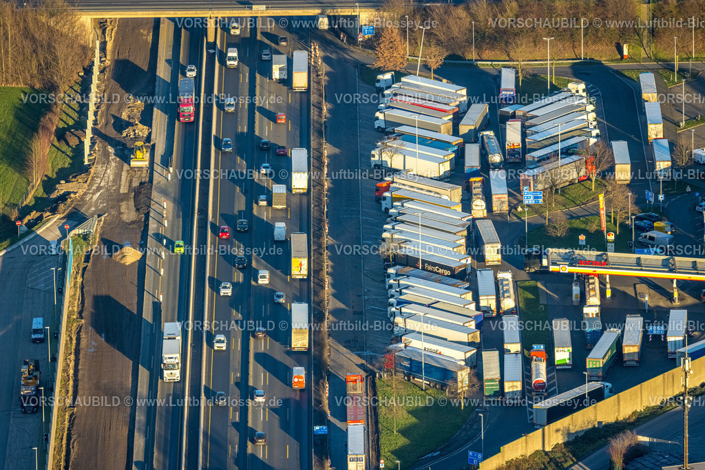 Bottrop230202045 | Luftbild, Rastplatz Schwarze Heide an der Autobahn A2, LKW Parkplatz, Fuhlenbrock, Bottrop, Ruhrgebiet, Nordrhein-Westfalen, Deutschland