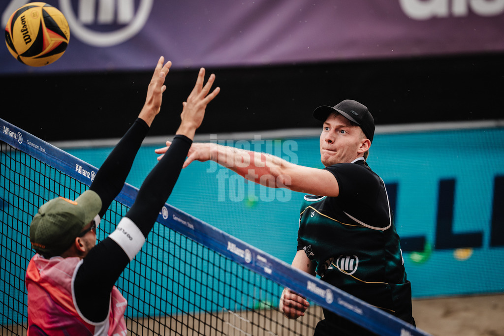 Beachvolleyball | Männer | Deutsche Meisterschaften 2025 Timmendorfer Strand | 05.09.2025 | Philipp Huster beim Angriff