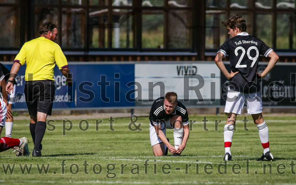 2023-08-20_021_TuS_Oberding_gegen_FC_Finsing_II | Oberding, Deutschland, 20.08.2023:
Fußball, Kreisklasse 2023 / 2024, 3. Spieltag, TuS Oberding gegen FC Finsing II, Endergebnis: 1:1

Schiedsrichter Harry Lechmann

Foto: Christian Riedel / fotografie-riedel.net