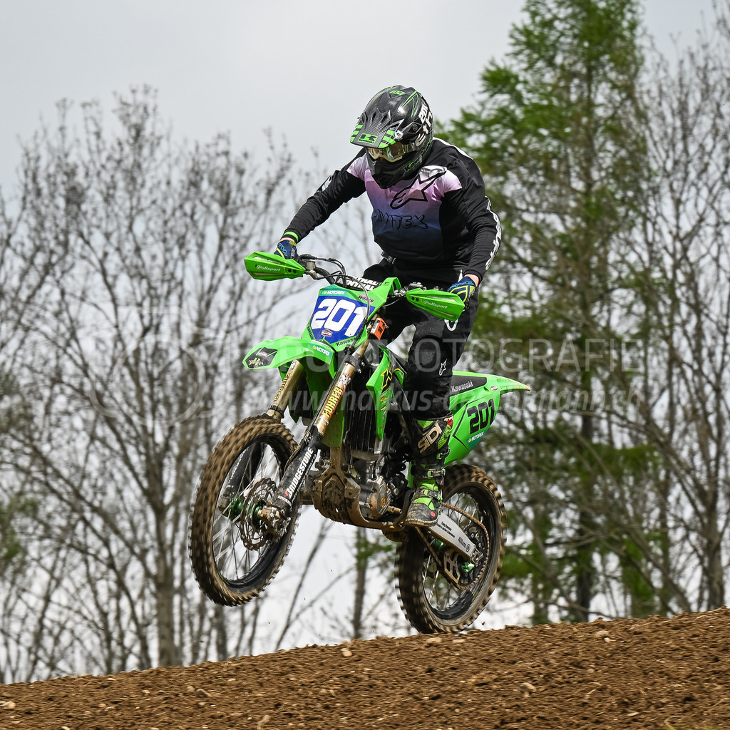 Motocross Schlatt bei Winterthur - 30. April 2023 | #201 Schorderet Sandra aus Prez-vers-Noreaz (CH) auf Kawasaki in der Kategorie Swiss MX Women Cup am Motocross Schlatt bei Winterthur, 30. April 2023. 
Instagram: @mx_schlatt | @mc_wila | @sam_schweiz
Bild: Sportfotografie Markus Aeschimann | www.markus-aeschimann.ch - Realisiert mit Pictrs.com