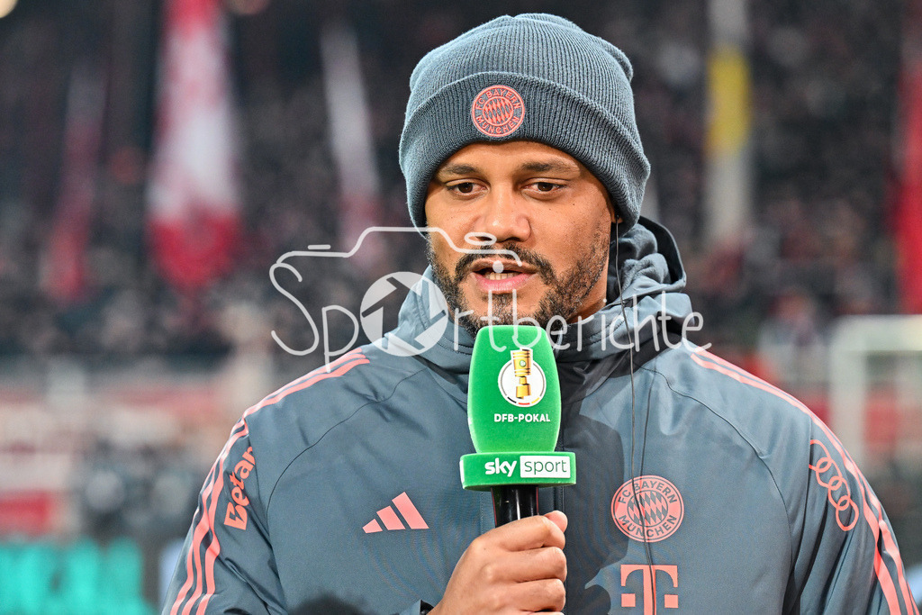 1. FC Union Berlin - FC Bayern München | BERLIN, GERMANY - 03. DECEMBER: im Bild Vincent KOMPANY Trainer FC Bayern München beim Interview mit SKY vor dem Match zwischen dem 1. FC Union Berlin und dem FC Bayern München beim Achtelfinale des DFB-Pokales im Stadion an der alten Försterei