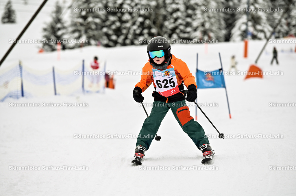 SRF_20.02.2026_0646 | Skirennfotos,Serfaus,Fiss,Ladis,Kinderskirennen,Winter,Tirol,Oberland,skirace,SFL,feelfree,weil wir's genießen,ski,Ski,skifahren,Sonnenplateau, - Realisiert mit Pictrs.com