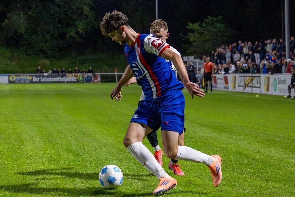 Fußball, Badischer Pokal 2025/26, Viertelfinale: ASV Eppelheim gegen VfR Mannheim***Am Ball: Tim Seifert (36, VfR Mannheim) | Fußball, Badischer Pokal 2025/26, Viertelfinale: ASV Eppelheim gegen VfR Mannheim***Am Ball: Tim Seifert (36, VfR Mannheim) - Realisiert mit Pictrs.com