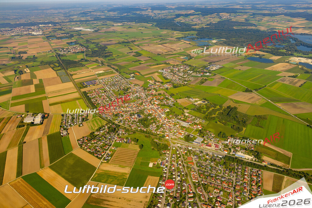 Das Luftbild zeigt :  Burgheim - Die Luftaufnahme wurde 2024 vom UL-Flugzeug aus erstellt ( keine Drohne ) - Hochauflösende Luftaufnahme - Für grossformatige Ausdrucke geeignet. Die Geschenkidee !Mit Lizenz und Bildrechte bestellbar