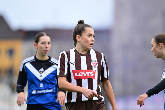 Fußball I Frauen I Saison 2025-2026 I Regionalliga Nord I 10. Spieltag I FC St. Pauli - Hamburger SV U20 I 11382 | Der Sportfotograf. - Realisiert mit Pictrs.com