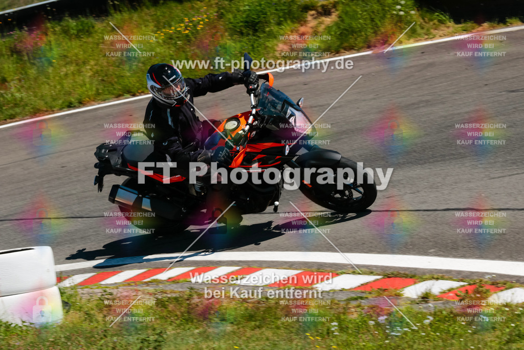 Moto-TeamOBK-22101 | Hier findet Ihr Bilder von Touristenfahrten auf der Nürburgring Nordschleife oder von anderen Veranstaltungen die ich besucht habe. Viel Spass beim Durch Schauen 