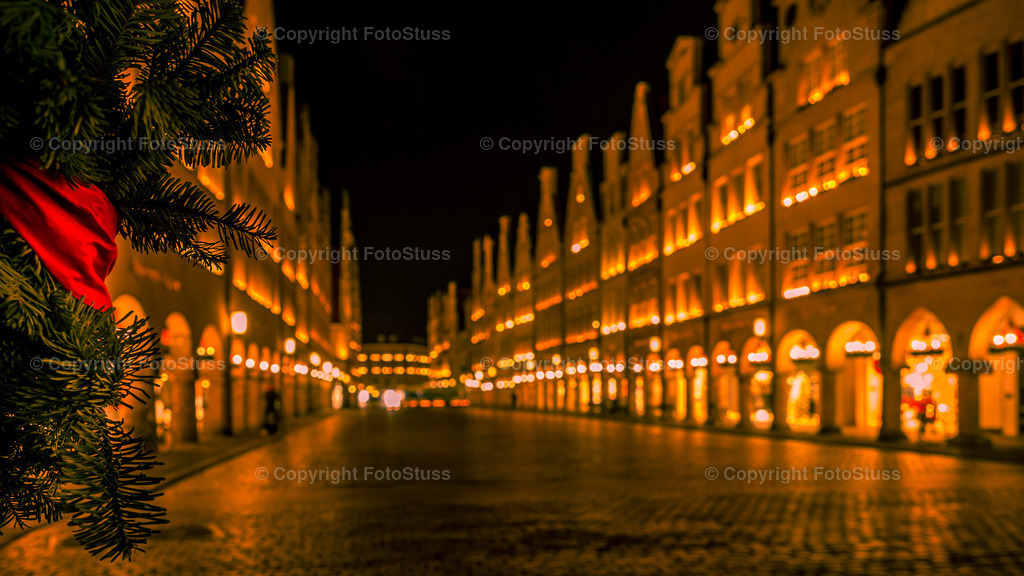 Münster zu Weihnachten | Blick auf die historische Altstadt von Münster zu Weihnachten bei Nacht. - Realisiert mit Pictrs.com
