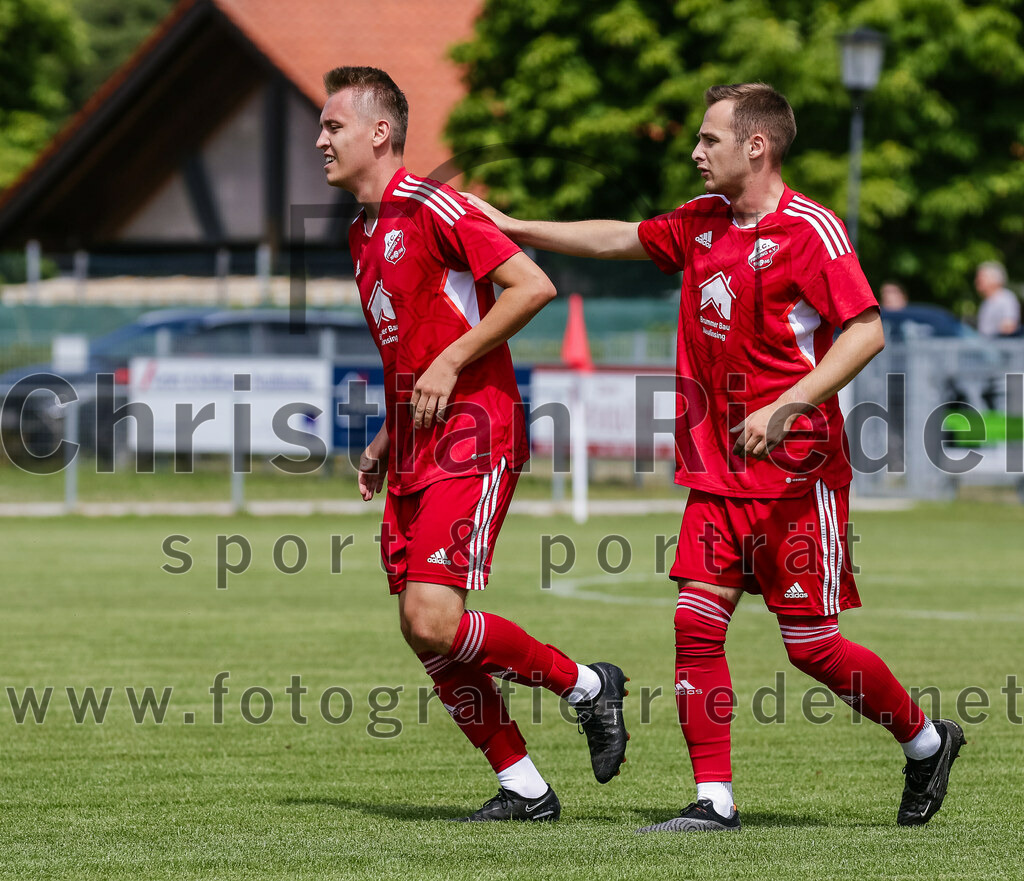 2023-07-08_054_FC_Finsing_gegen_SG_Markt_Schwaben | Finsing, Deutschland, 08.07.2023:
Fußball, Kreisliga 2023 / 2024, Testspiel, FC Finsing gegen SG Markt Schwaben, Endergebnis: 7:0

Jubel nach dem 2:0 durch Marco Simml (FC Finsing, #19), Andre Huber (FC Finsing, #9)

Foto: Christian Riedel / fotografie-riedel.net