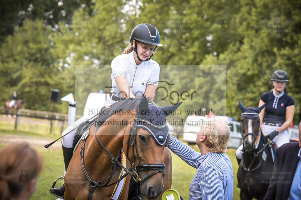 DOS_0006A | Entdecke hochwertige Reitturnierfotos von Foto Oger. Professionell, emotional und authentisch – jetzt Lieblingsmomente im Shop bestellen. - Realisiert mit Pictrs.com