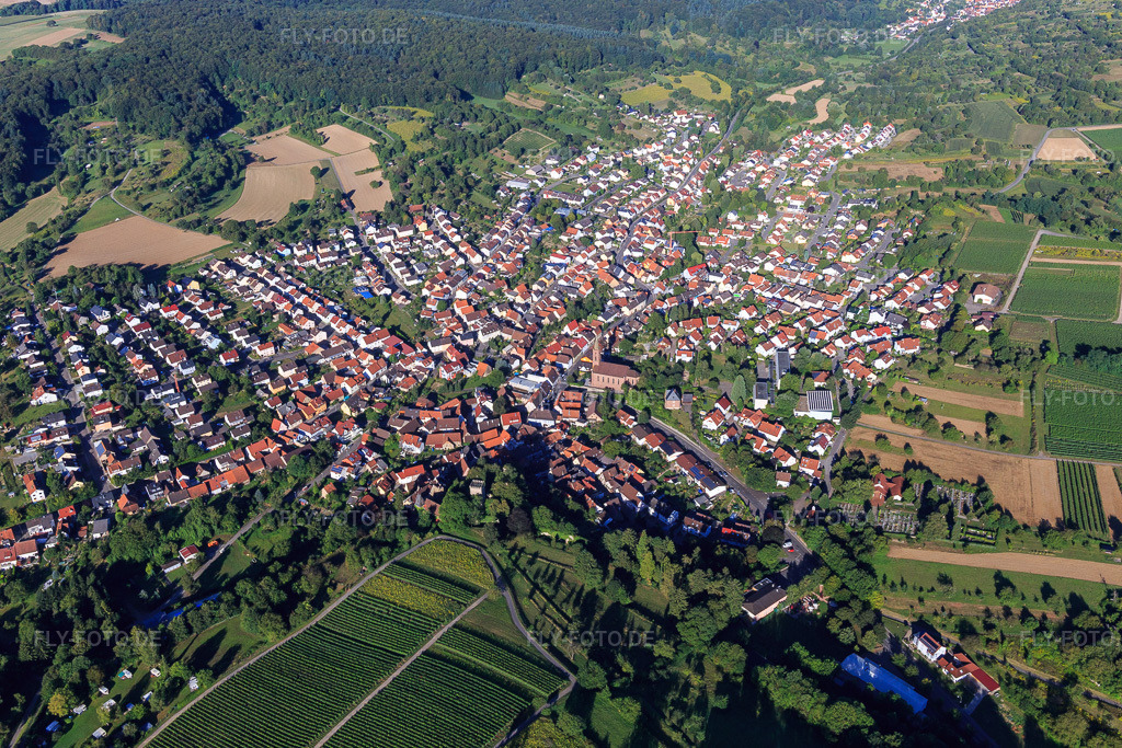 Luftbild: Ortsansicht von Nordosten im Ortsteil Obergrombach in Bruchsal im Bundesland Baden-Württemberg in Deutschland. Foto: IMG_093923.jpg vom 23.08.2016 durch Werner Riehm/FLY-FOTO.de