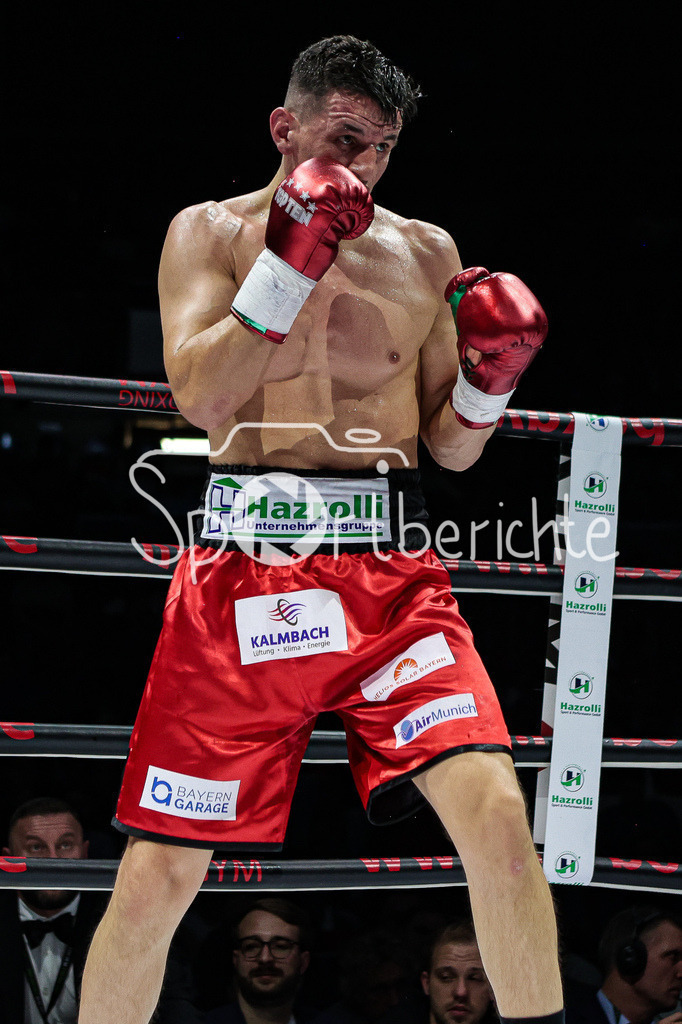 Profi - Box - Gala / Main Event | Robin KRASNIQI (rote Hose) in seinem Kampf gegen Rimour NIKARKHOEV (Schwarze Hose)