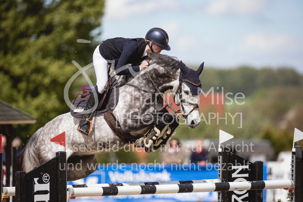 240428_Spenge_M2-Spr-150 | Deine schönsten Turniermomente als professionelle Fotos! Entdecke hochwertige Pferdesport-Fotografie im Online-Shop. Jetzt Fotos finden & bestellen!