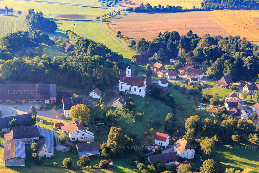 Luftbild: St. Michael und Klosterhof im Ortsteil Tafertsweiler in Ostrach im Bundesland Baden-Württemberg in Deutschland. Foto: IMG_094104.jpg vom 27.08.2016 durch Werner Riehm/FLY-FOTO.de