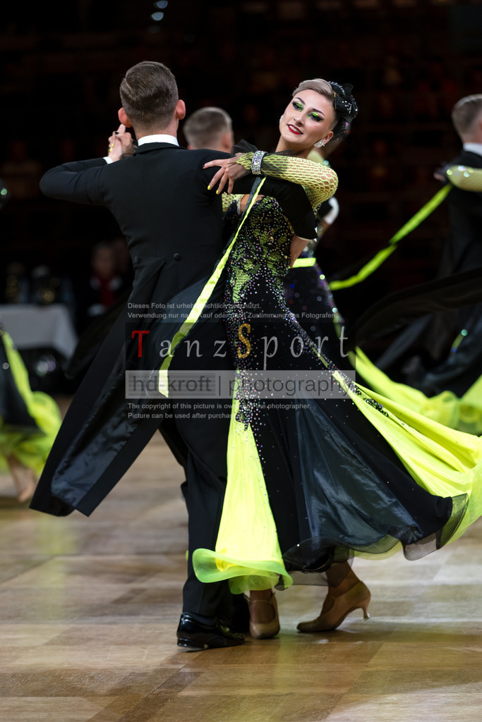 20241109_DM-Formationen_Vorrunde_3288 | Tanzsportbilder, Standardtanz, Lateintanz, WDSF, DTV, LTVB, dancecomp, goc, hessen tanzt, blaues band der spree, walzer, tango, wiener walzer, slowfox, quickstepp, samba, rumba, cha-cha-cha, paso doble. jive, hd-kroft photography, turniertanzsport