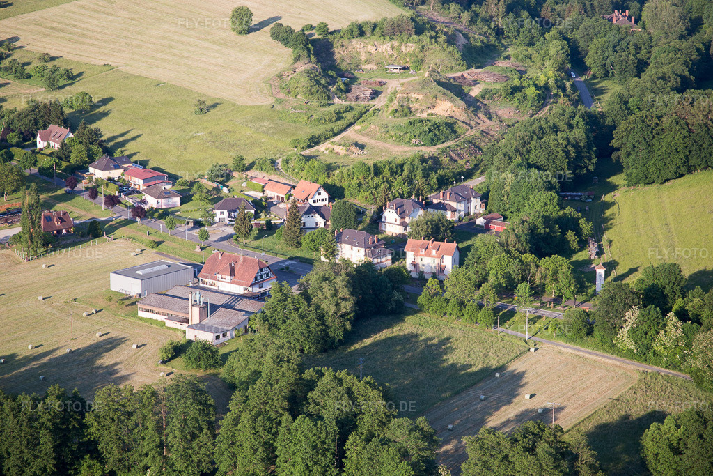 Luftbild: Ortsansicht in Lembach im Bundesland Bas-Rhin in Frankreich. Foto: IMG_080246.jpg vom 05.06.2015 durch Werner Riehm/FLY-FOTO.de
