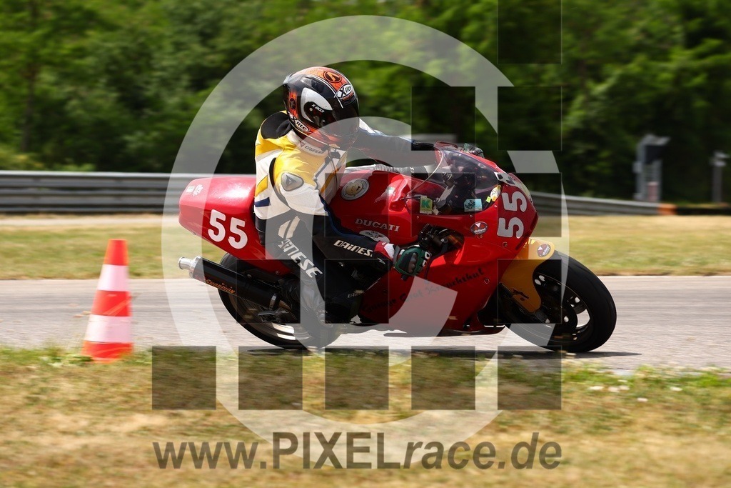 0555-20250601_01930 | Schöne Erinnerungen an spannende Momente - das festzuhalten ist unser Job. PIXELrace.de ist seit 2003 auf den Rennstrecken Europas unterwegs um die Action draußen beim Fahren und die wunderbare Stimmung imm Fahrerlager für euch einzufangen.