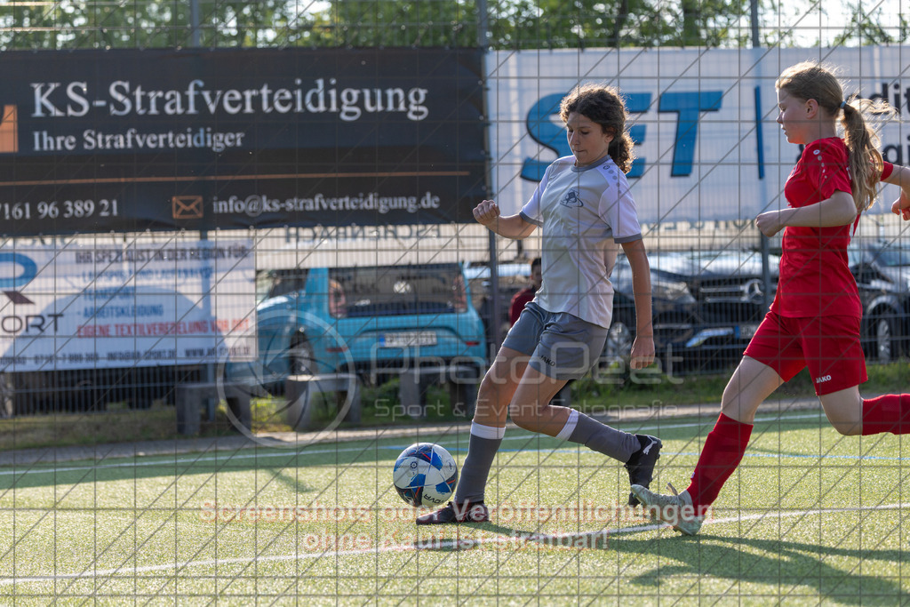 20260508_183940_0131_(c)_by_PhotoPeet | #,TSV Eschenbach (hell) vs. TSV Weilheim (rot), Fußball, C-Juniorinnen Kreisstaffel 2, Bezirk Neckar/Fils, 07.Spieltag,  Saison 2025/2026, Kunstrasenplatz, Schlater Straße, 73107 Eschenbach, 08.05.2026 - 18:30 Uhr,Foto: PhotoPeet / Sport- &amp; Eventfotografie / Peter Harich