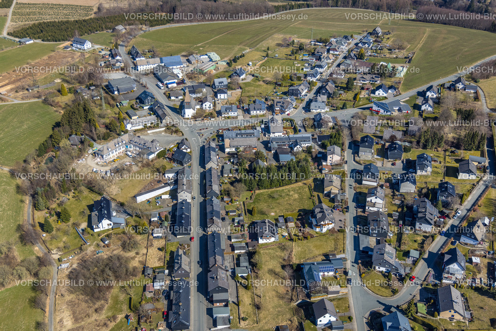Bestwig220303033 | Luftbild, Ortsansicht mit Parkhotel Andreasberg und kath. Kirche St. Barbara in Andreasberg, Bestwig, Sauerland, Nordrhein-Westfalen, Deutschland