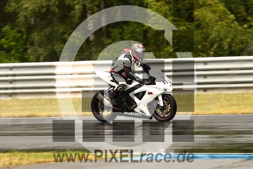 0015-20250728_00192 | Schöne Erinnerungen an spannende Momente - das festzuhalten ist unser Job. PIXELrace.de ist seit 2003 auf den Rennstrecken Europas unterwegs um die Action draußen beim Fahren und die wunderbare Stimmung imm Fahrerlager für euch einzufangen.