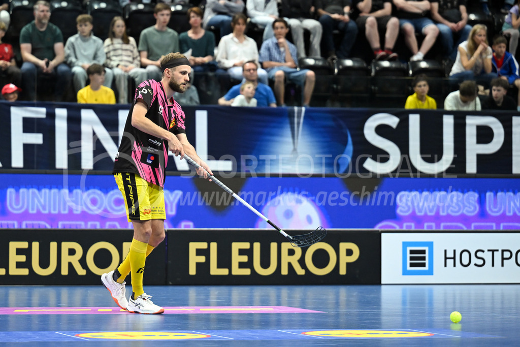 Zug United - HC Rychenberg - 25. April 2026 | Johan Larsson (#5 HC Rychenberg Winterthur) beim Aufwärmen am L-UPL Superfinal-Spiel zwischen Zug United und HC Rychenberg am 25. April 2026 in der BCF Arena, Fribourg, Schweiz.Bild: Sportfotografie Markus Aeschimann | www.markus-aeschimann.ch - Realisiert mit Pictrs.com