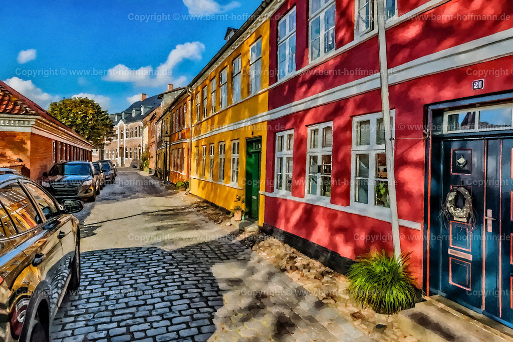 PDM2_2019_DK_Ribe_180x120 | DIGITALKUNST. Gasse in der Stadt Ribe. __ Nachmittagslicht in einer idyllischen Gasse der süddänischen Stadt Ribe. __ Druckbar ist dieses Bild aber auch in vielen kleineren Formaten sowie in frei wählbaren Bildausschnitten. - Realisiert mit Pictrs.com