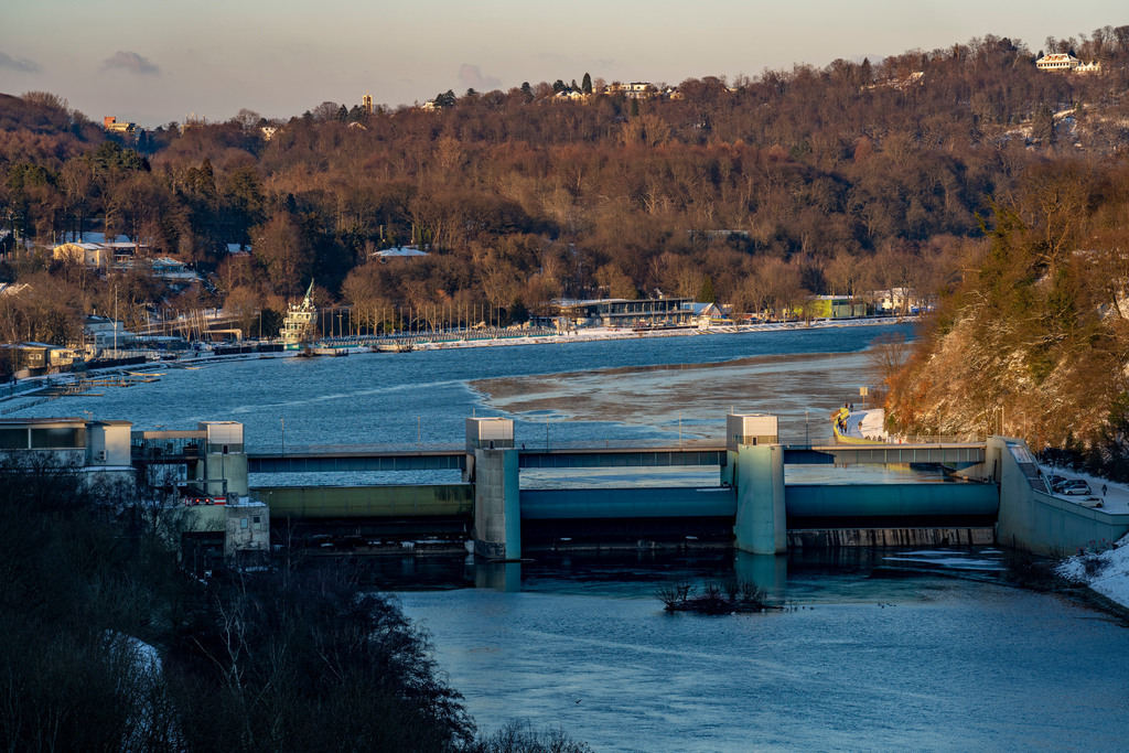 JT-210212 | Winter im Ruhrgebiet, Baldeneysee, verschneit, teils gefrorener See, Stauwehr, Essen, NRW, Deutschland,  - Realisiert mit Pictrs.com