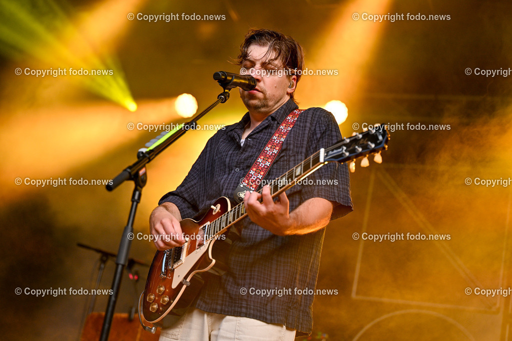 Posthof_ Philipp Poisl_ Open Air Konzert_ 24.07.2023-9 | 24.07.2023, Linz, AUT, Posthof, Open Air Konzert Philipp Poisl, im Bild Philipp Poisel (Singer Songwriter aus Stuttgart)