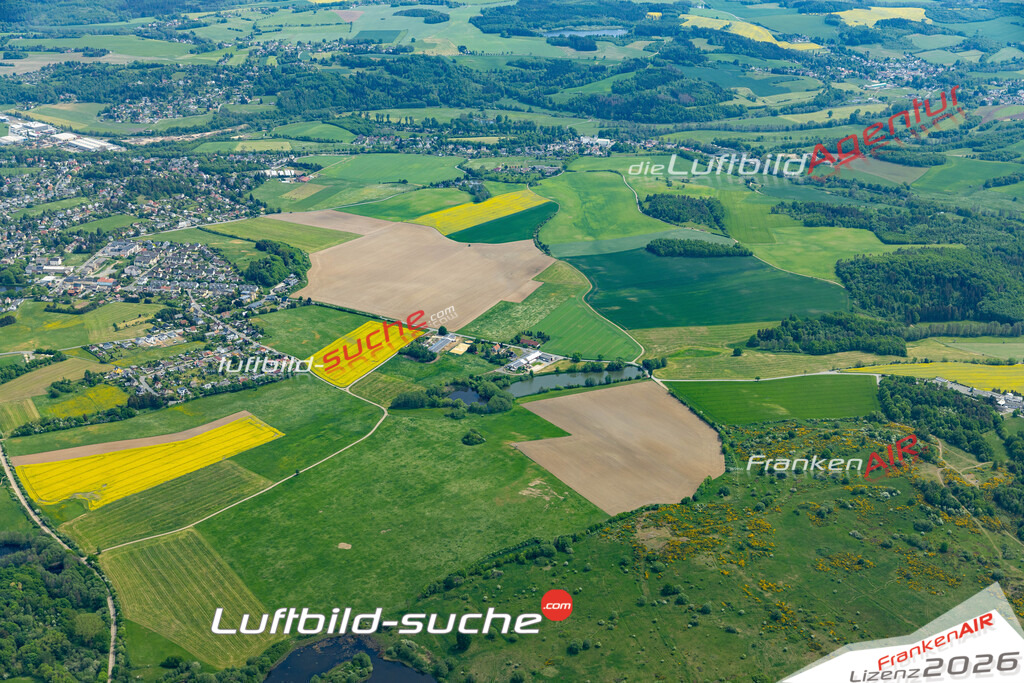 Die Luftaufnahme Neundorf - Plauen wurde 2022 vom Flugzeug aus (keine Drohne) erstellt. Hohe Auflösung -für große Poster und Wandbilder geeignet - Garantiert!