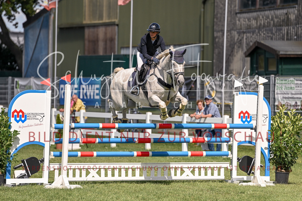 Schugtsche-Düren.2024-09.Springprf.L-80 | Schugtsche Fotografie - Realisiert mit Pictrs.com