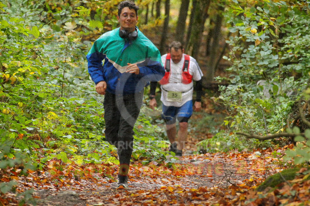 251026_1347_EV4_7035 | Sportfotografie im Rhein-Sieg Kreis, Köln, Bonn, NRW, Rheinland Pfalz, Hessen, etc. Unser Tätigkeitsfeld umfasst den Laufsport vom Volkslauf über den Marathon, Duathlon, Triathon bis zum Ultralauf wie Kölnpfad Ultra oder Schindertrail.