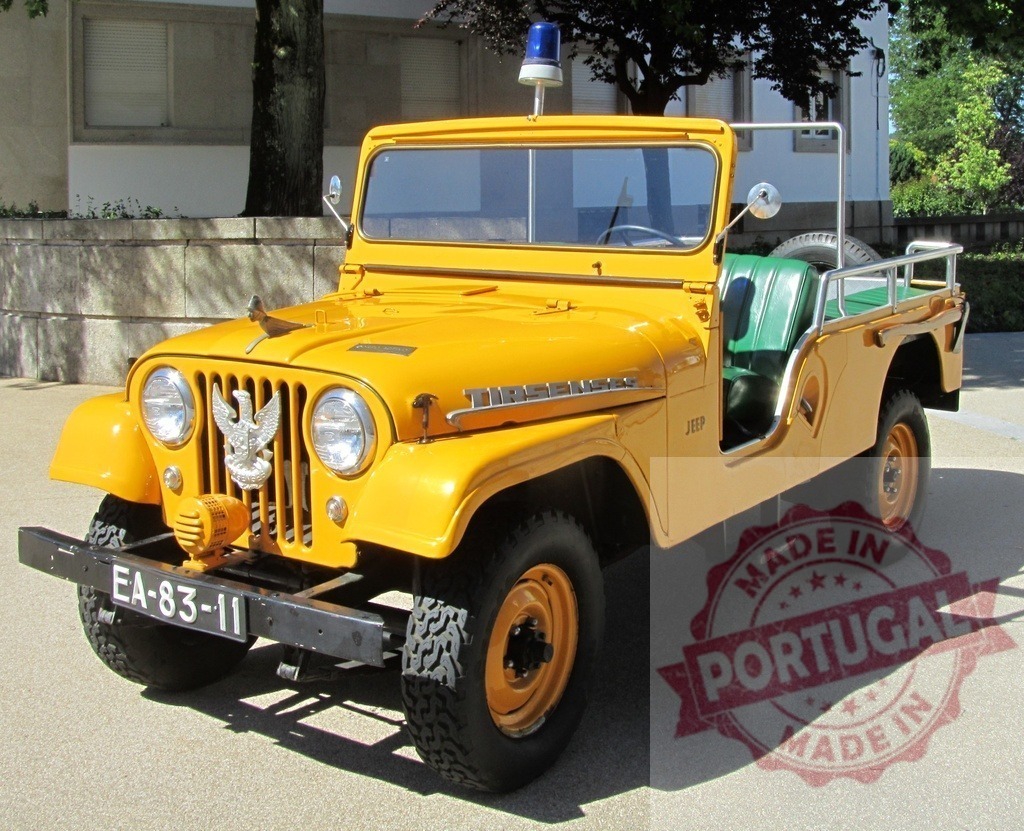 Vintage yellow GNR Willys Jeep parked outdoors | Yellow vintage Willys Jeep vehicle with GNR emblem and blue light siren - Realized with Pictrs.com